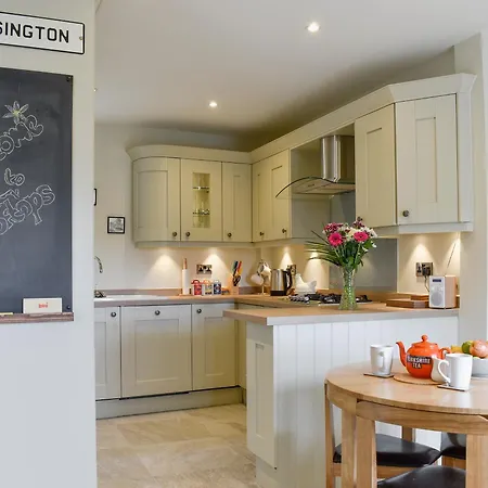 Rooftops - Uk34065 Grassington