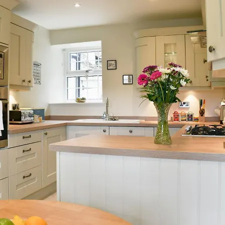 Rooftops - Uk34065 * Grassington