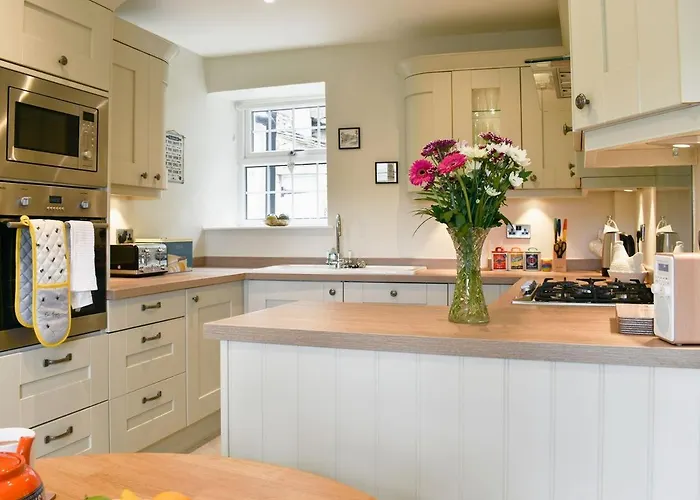 Rooftops - Uk34065 * Grassington